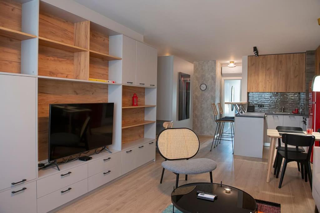 New York: A Spacious Modern Apartment With Parking Sofia Buitenkant foto